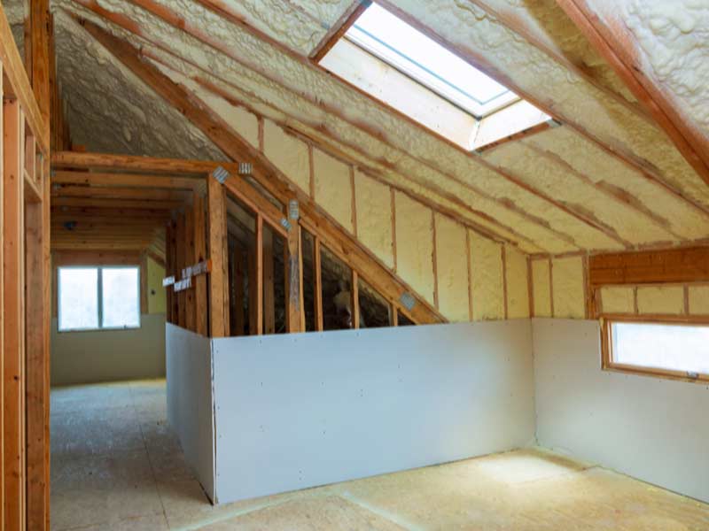 Immobilienmodernisierung hier Dachausbau und Fassadendämmung von Firma Ullrich Immobilien und Invest